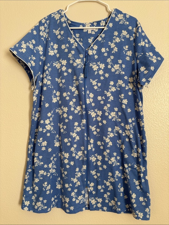 Jasmine Other - Jasmine Blue and White Floral Short-Sleeve Zip-Front Tunic Sleep Shirt